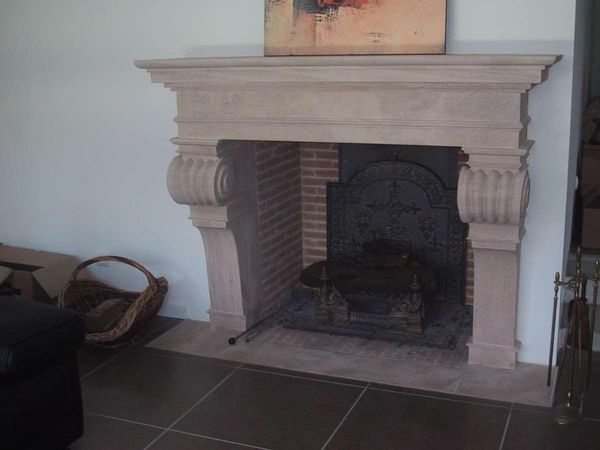 Chemin&eacute;e sur mesure en pierre de Bourgogne