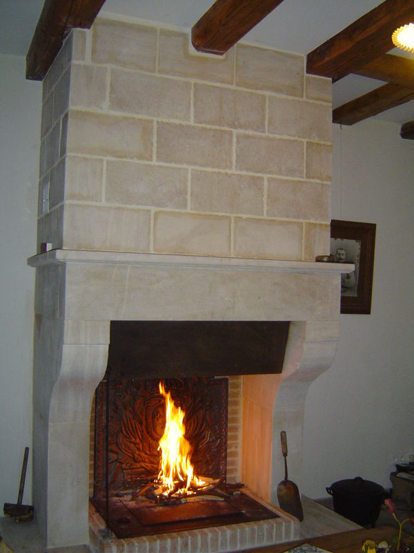 Chemin&eacute;e Paraza